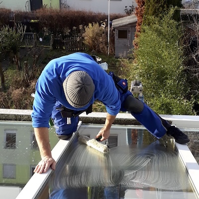 fensterreinigung-ein-winteragrten-von-aussen-2026-schwabach